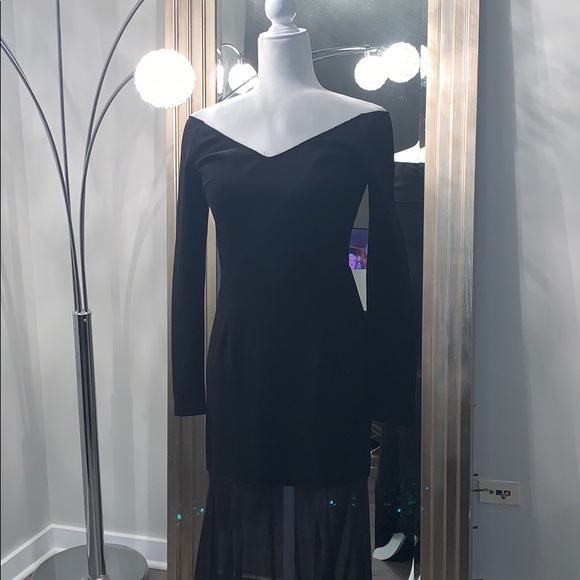 AKIRA Dresses & Skirts - Gorgeous black cocktail dress!